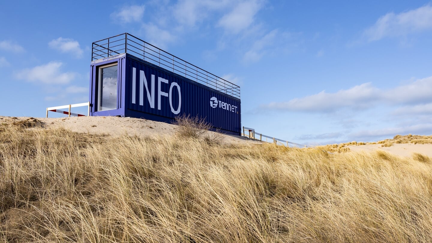 TenneT info-paviljoen in de duinen op de Maasvlakte